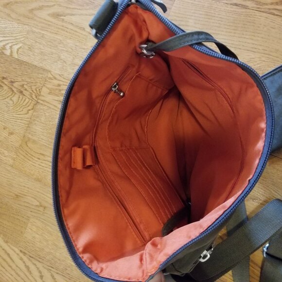 Baggallini Crossbody 4-zip Nylon Bag + wristlet  - NWOT - Picture 8 of 12